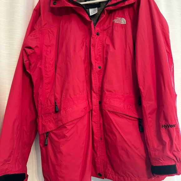 Women’s Northface red rain jacket - Picture 8 of 14